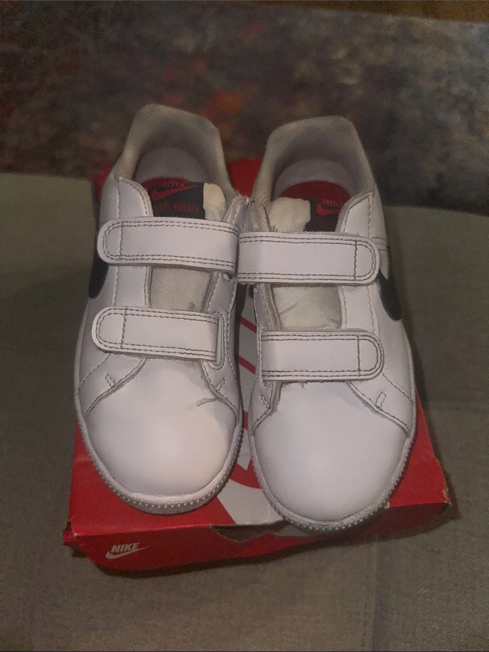 Nike Kids White Black Red Low-Top Velcro Sneakers